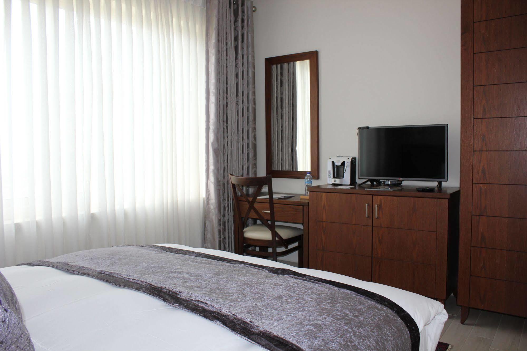 Lavender Boutique Hotel รามัลเลาะห์ ภายนอก รูปภาพ