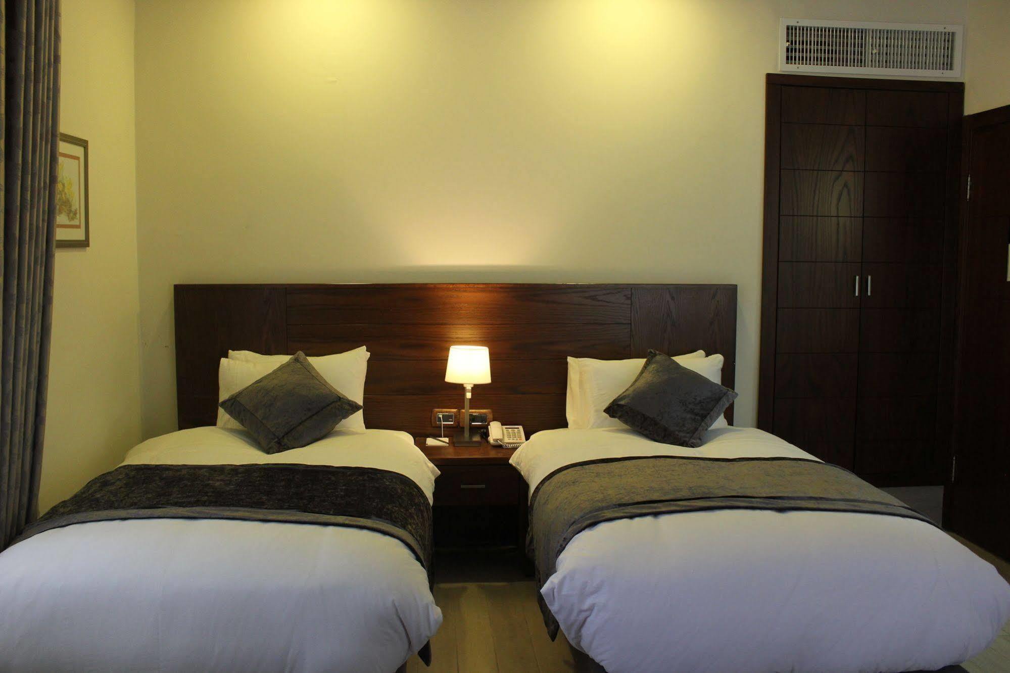 Lavender Boutique Hotel รามัลเลาะห์ ภายนอก รูปภาพ