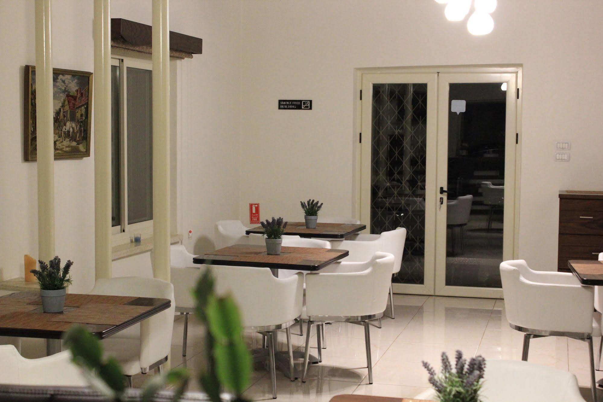 Lavender Boutique Hotel รามัลเลาะห์ ภายนอก รูปภาพ