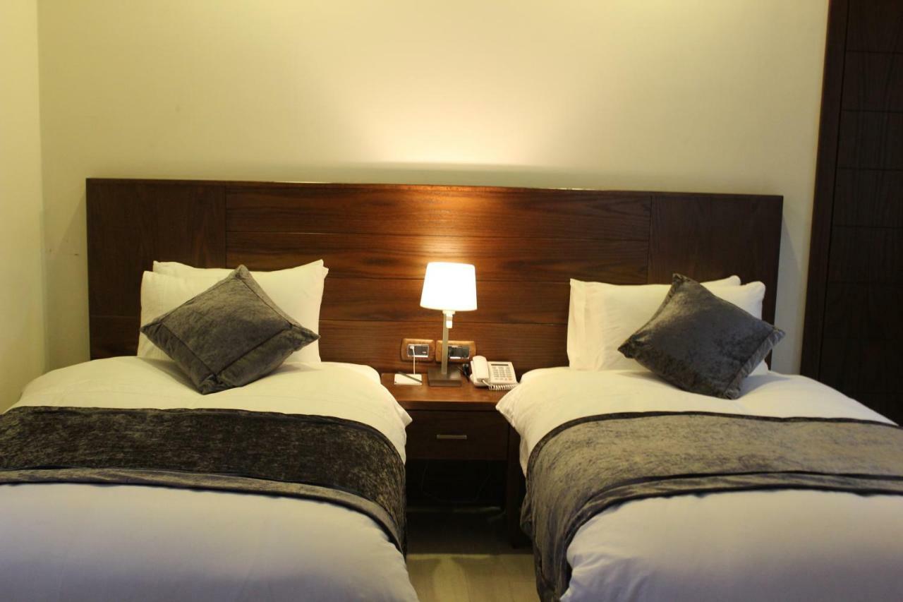 Lavender Boutique Hotel รามัลเลาะห์ ภายนอก รูปภาพ