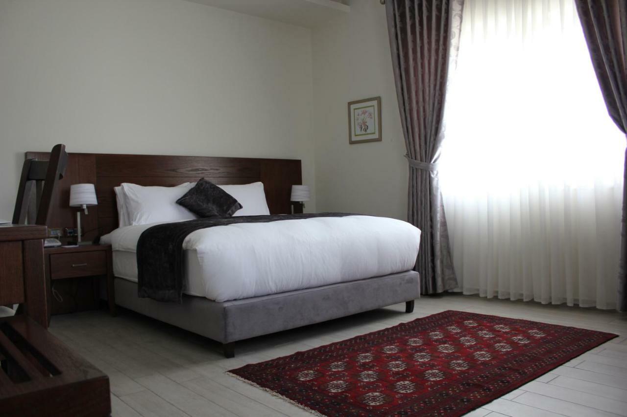 Lavender Boutique Hotel รามัลเลาะห์ ภายนอก รูปภาพ