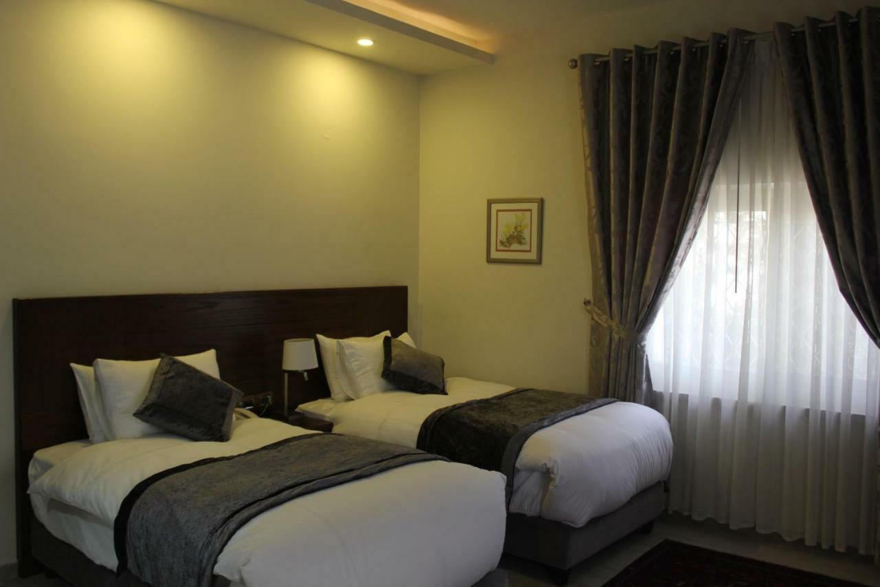 Lavender Boutique Hotel รามัลเลาะห์ ภายนอก รูปภาพ
